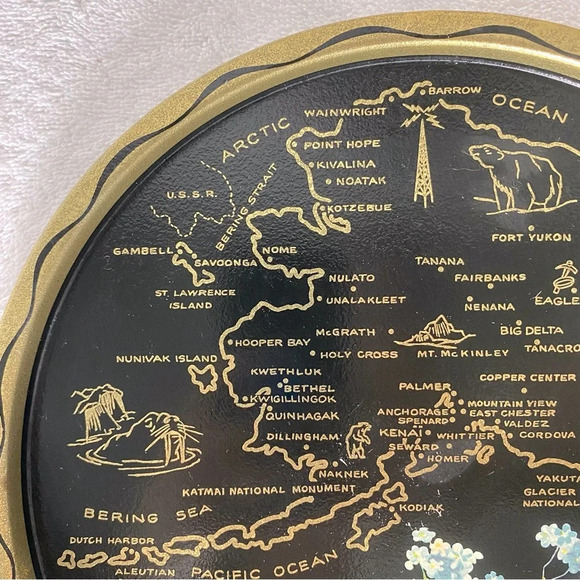 Vintage Round Metal Alaska Collectible Souvenir Tray Decor - Picture 6 of 7